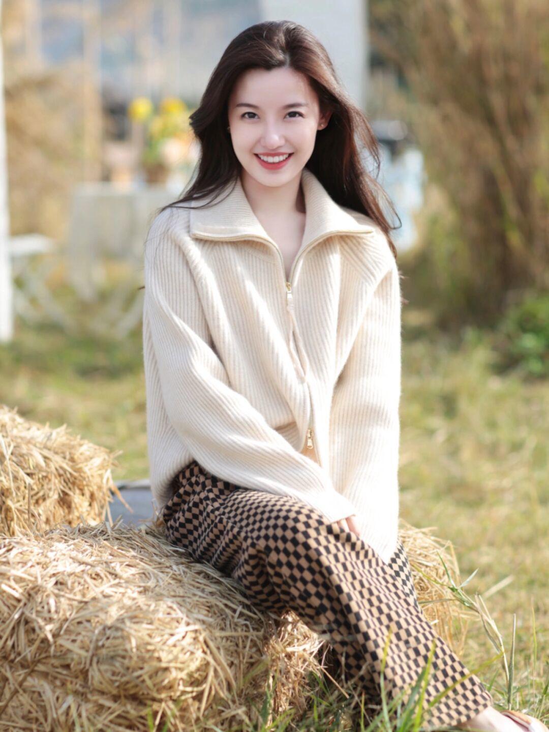 学院风 这些才是“毛衣”的高级穿法,简约优雅又显气质,谁穿都美