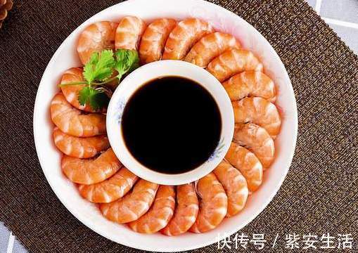肉嫩|不管煮活虾还是冻虾,掌握3个小技巧,煮出来鲜香肉嫩无腥味
