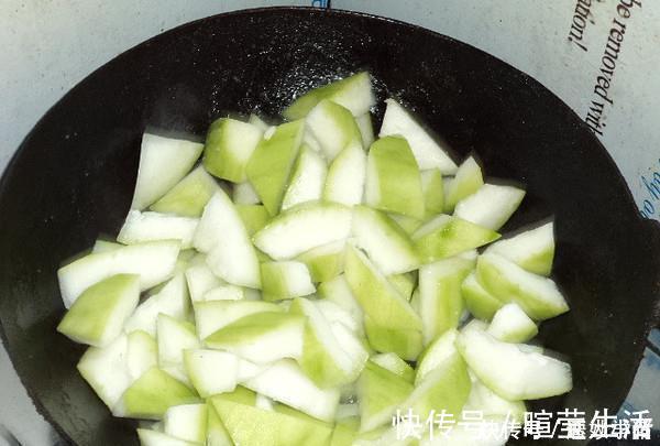 冬瓜|脂肪最怕的3种食物,隔三差五吃1次,刮油瘦身,体重不过百