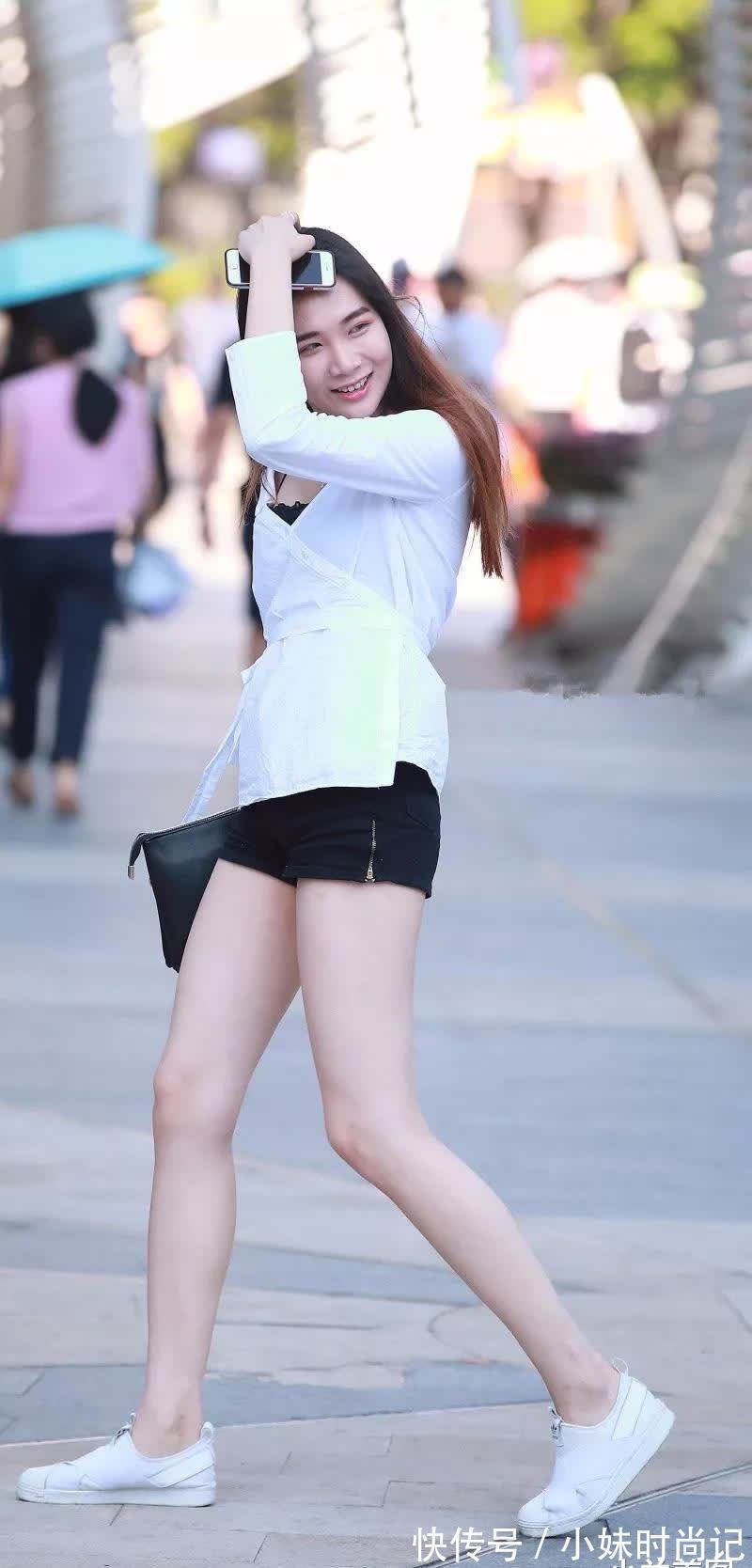 性感 街拍:打扮很清新的性感小姐姐,很真实的拍摄,很大众的颜值!