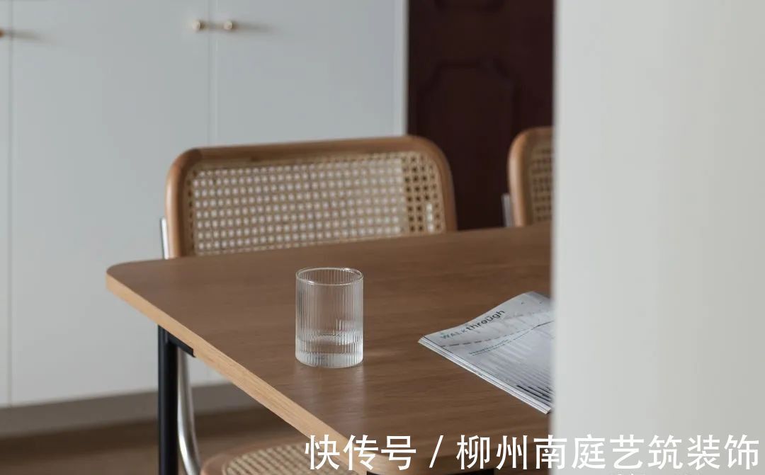 推拉门|简约式装修风格可以怎么做?墙面干净整洁视觉效果大一倍!