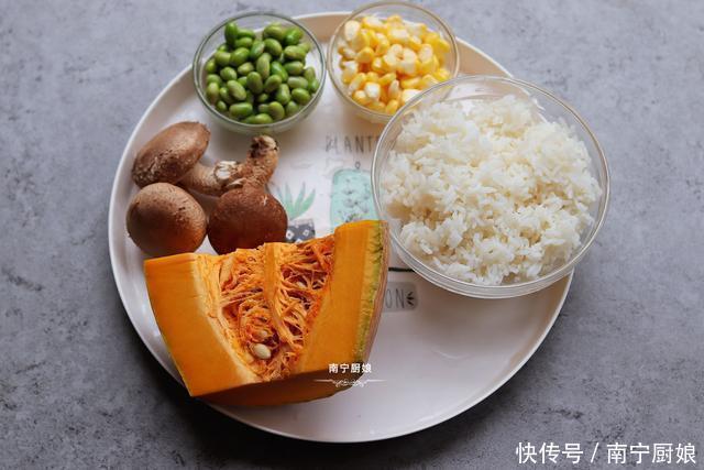 分钟|南瓜别再做南瓜饼了,教你最新做法,好吃又营养,10分钟就出锅