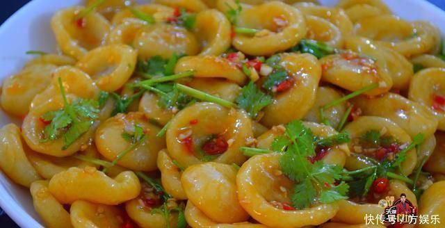 我家土豆从不炖着吃,加1盘面粉,不炖不油炸,比红烧肉还香