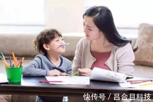 孩子|孩子被老妈“揍”完，哭着“灵魂质问”老爸，开口第一句话笑翻了