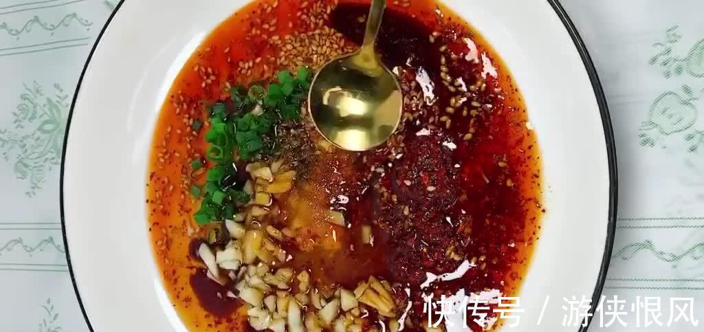 凉拌面怎么做好吃?香辣汁是灵魂,酸辣咸鲜促进食欲挑战味蕾