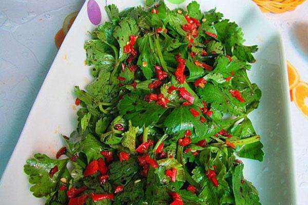 芹菜叶炒鸡蛋|入冬后,常用此菜叶炒鸡蛋,清热解毒,脂肪不见了,皮肤也更细腻