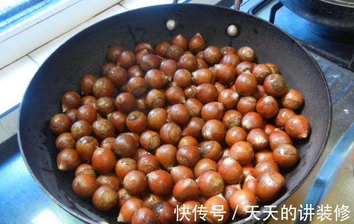 技巧|板栗壳太难剥？掌握一个技巧，好剥不费力，板栗完整不碎，很实用