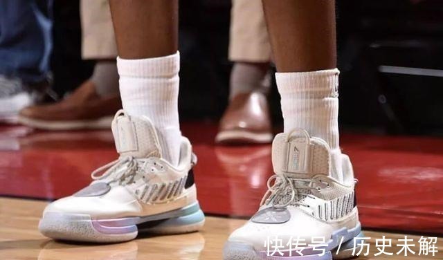 鞋款 阿迪签名鞋首发“棉花糖”配色,耐克阿迪也开始抄袭国产品牌了!