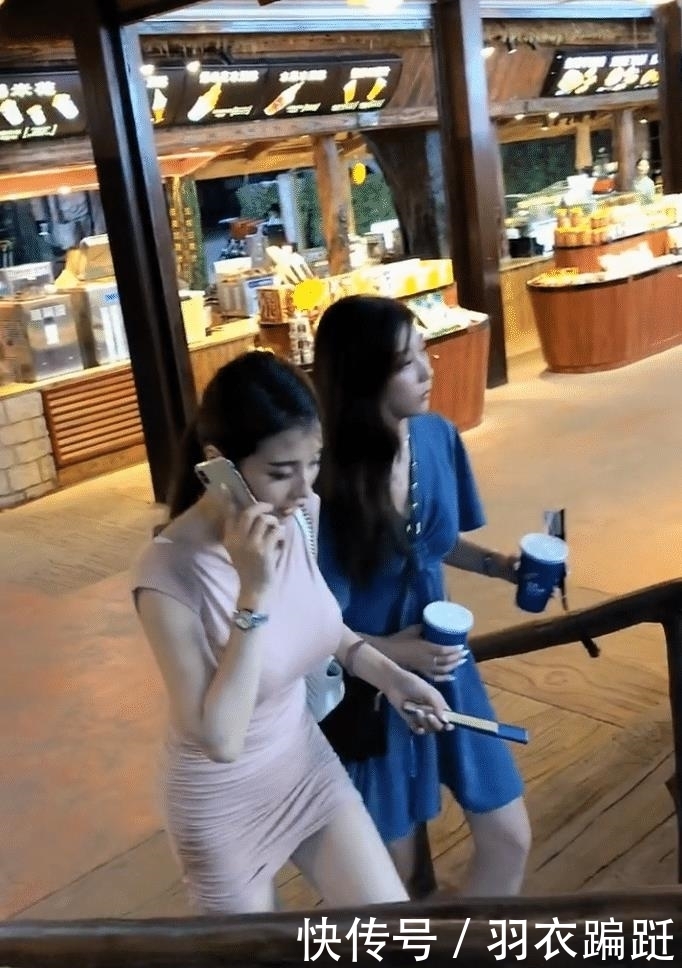 半透明式服装,走在时尚潮流最前端