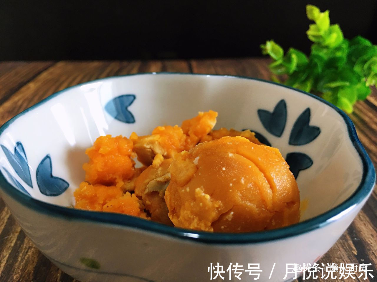 炸鸡翅我有小诀窍，这样炸出来的鸡翅又酥又香，色泽金黄