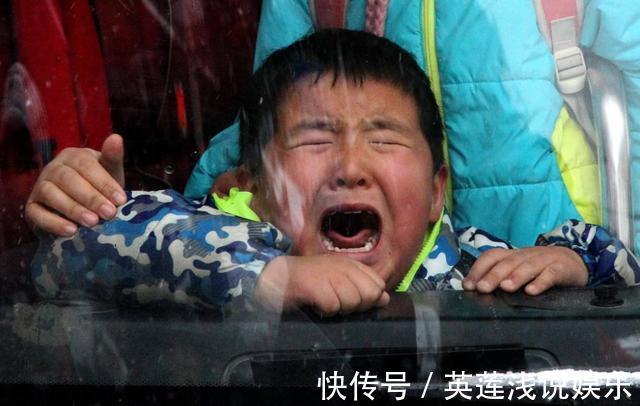 批评|孩子上课时打瞌睡,老师把照片发家长群批评,爸爸霸气回复被称赞