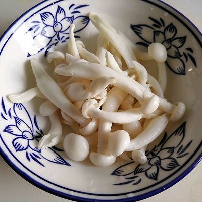 海鲜菇蛋花汤|紫菜海鲜菇蛋花汤