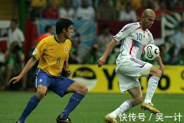 邓加|2007年卡卡评选历史梦之队,齐达内是最特别的一位