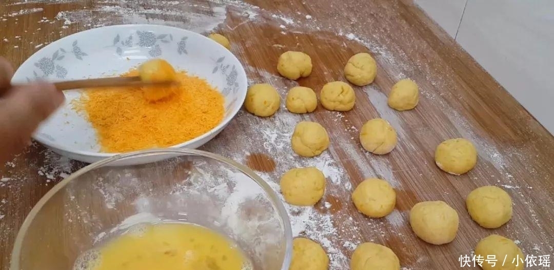 好吃|半个南瓜, 一斤面粉, 筷子一搅, 做出来比鸡米花都好吃, 越吃越香