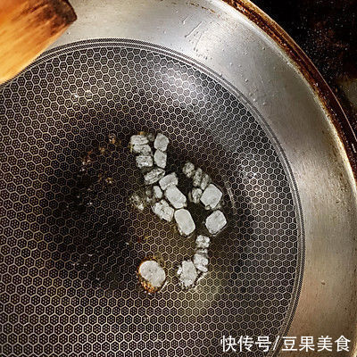 最让孩子停不下筷子的竟然是红烧鸡块焖面