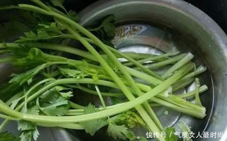 买芹菜时,不要只会挑粗细,牢记4个小技巧,买到质量好的芹菜