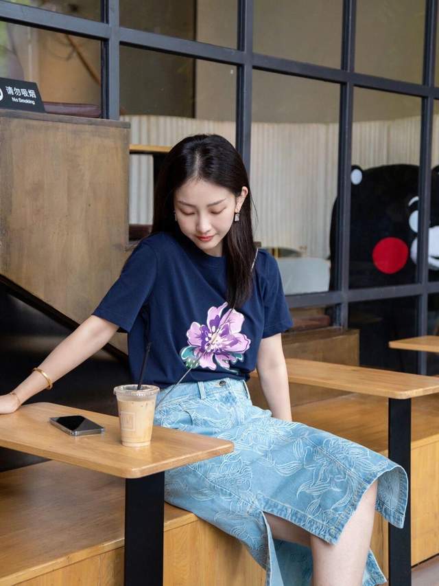 西服|想变成“商圈精英”的女神,试一试西服搭配波点连衣裙,高贵大气