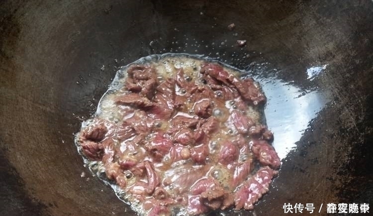 炒牛肉别再加淀粉了！大厨：多加一点它，牛肉爽滑入味，嫩极了！