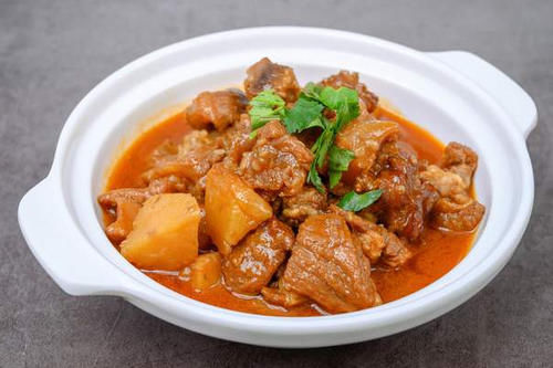 牛肉|炖牛肉还用焯水吗？20年大厨教你一招，牛肉软烂不柴，鲜美无腥味