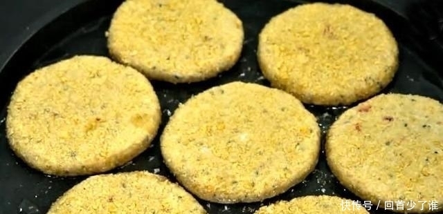 春天，多吃草莓和香蕉，学会这样做，香甜酥脆，大人孩子都爱吃