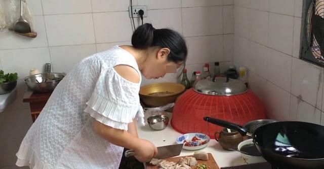 宝贝们|多次产检怀上四胞胎,医生手术取出四个孩子,却收获意外惊喜