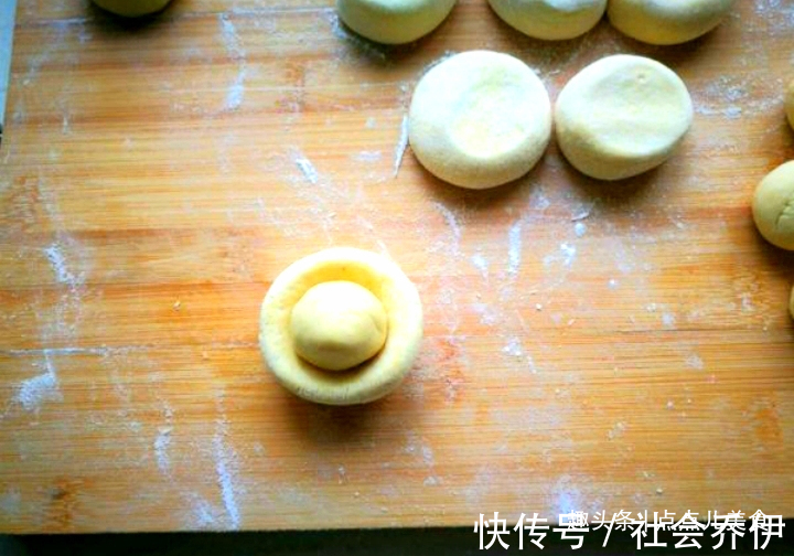 小碗|玉米面搭配各种时蔬，做出既有颜值营养又均衡玉米小碗，口感超棒