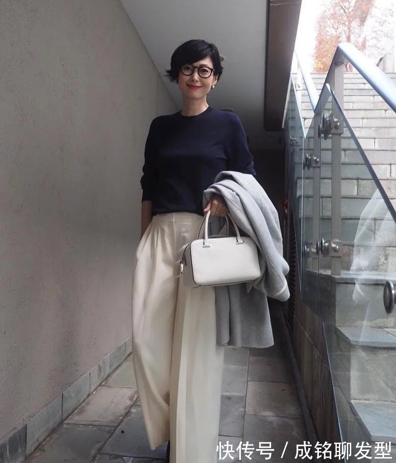 田丸麻纪 人到中年穿衣远离“大妈感”,学会这几种搭配,基础款穿出高级感