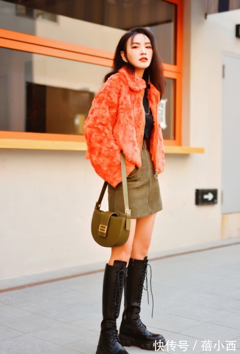 毛茸茸|冬季穿搭要有女人味,试试“毛茸茸的外套”,精致与温柔感都有了