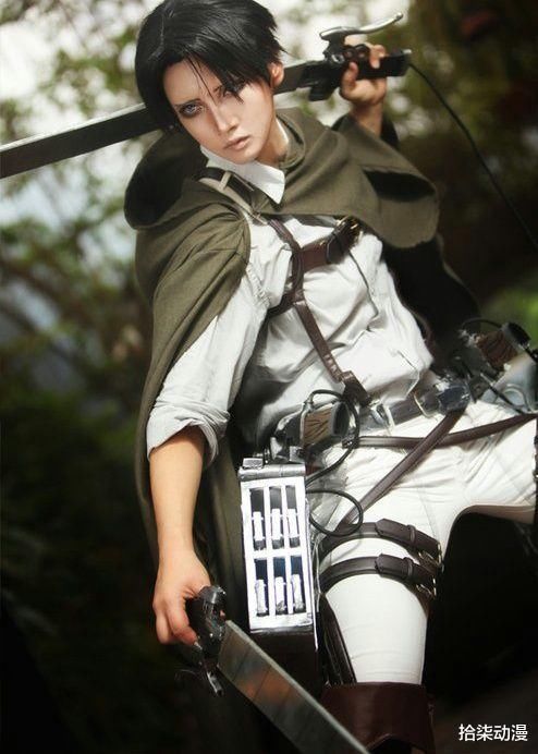 进击巨人|进击的巨人COS:小哥神还原巨人模样!韩吉漂亮潇洒,风头盖过三笠