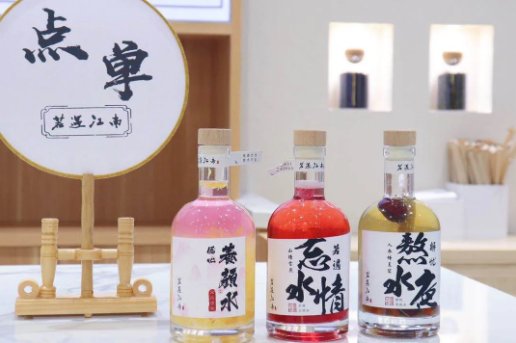 吧台|工位边上就是奶茶吧台，每天都有“喝不完”的奶茶！茶饮研发师到底有多爽？