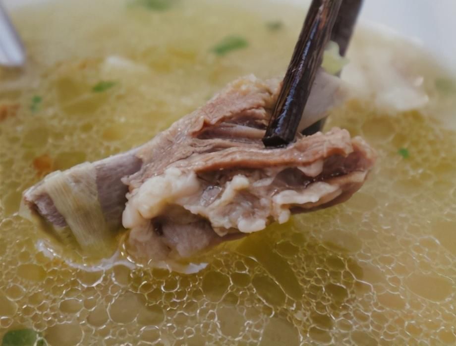 羊排|炖羊肉时,牢记“1放2不做”窍门,羊肉汤香浓肉软烂,无膻味