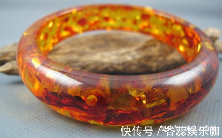 婚嫁$美女嫌弃婆婆送的手镯,于是转身将其送给妹妹,专家:心可真够大