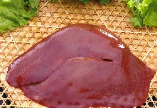 猪肝|常吃猪肝对眼睛有好处?医生:4种含叶黄酸的食物是眼睛的最爱