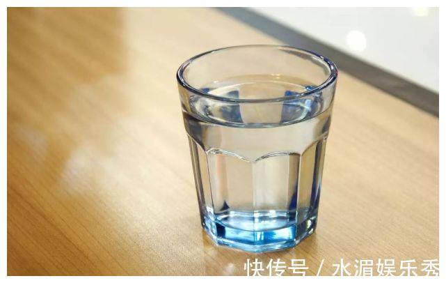 宝妈|34岁宝妈因常吃一“零嘴”,每天产奶2斤,妇科医生:方法不错