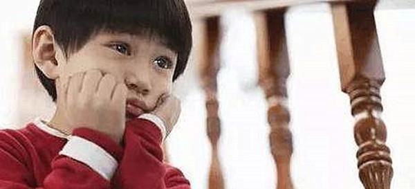 格局|孩子乱发表情包到家长群,两位宝妈不同的道歉方式,影响孩子格局