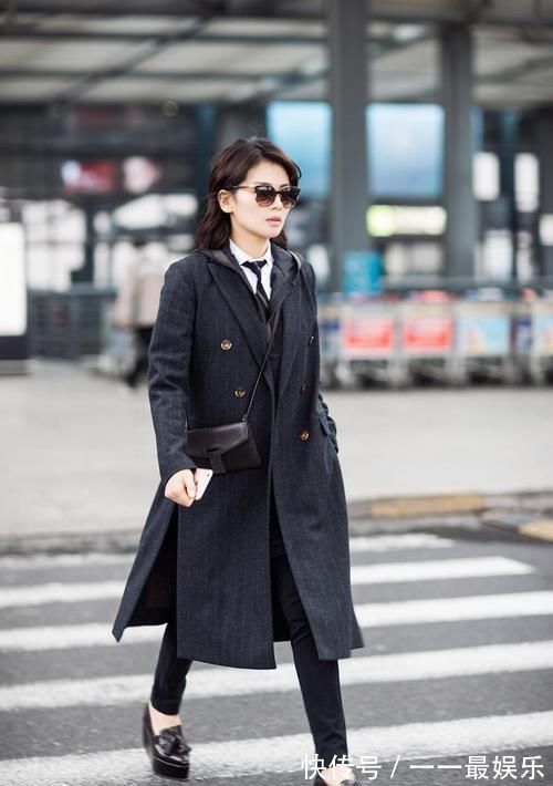 黑裤|称霸衣柜的“万能小黑裤”,搭配大衣羽绒服时髦又显瘦,太上头了