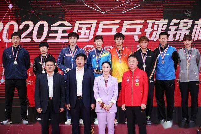 郭依嘉|王楠女儿被称“国乒新晋小团宠”,马龙将她放在腿上,比剪刀手!