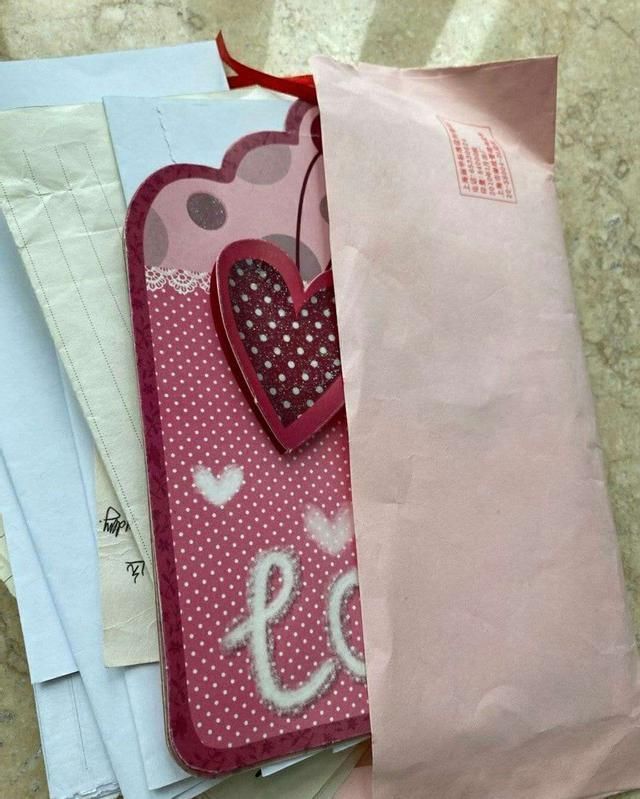 家长别乱翻孩子的书包,包中世界“精彩无比”,你会被气笑的