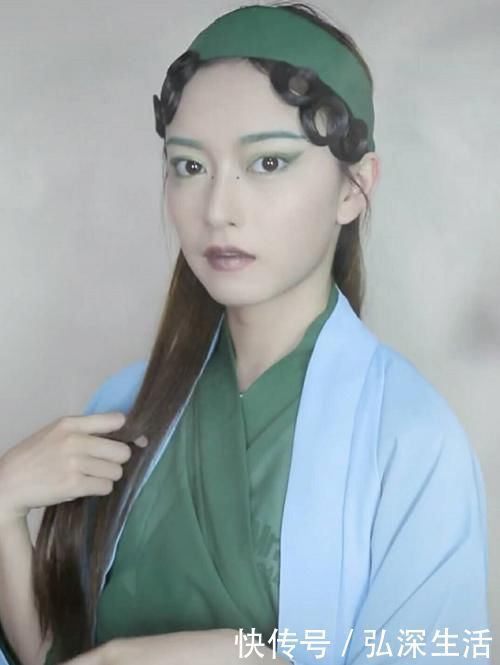 漂亮女生仿妆青蛇,开始一看就有水平,结果这也太有韵味了吧