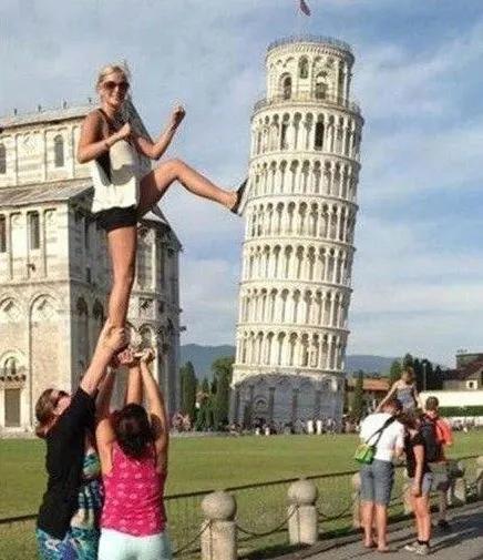 |搞笑GIF趣图:不就载个妞吗?脸红得跟酒驾似的!