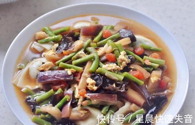 素馅大馄饨,馅大皮薄、营养丰富,满满一口极大地满足!