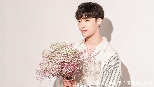 雨衣 《向往的生活》杨紫坐张艺兴拖拉机“副驾”,两人小动作不断超甜