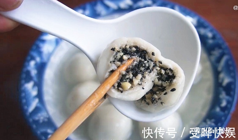 盆子|花生里放勺黑芝麻，酒店一碗38，在家做只花6元，香甜软糯好吃