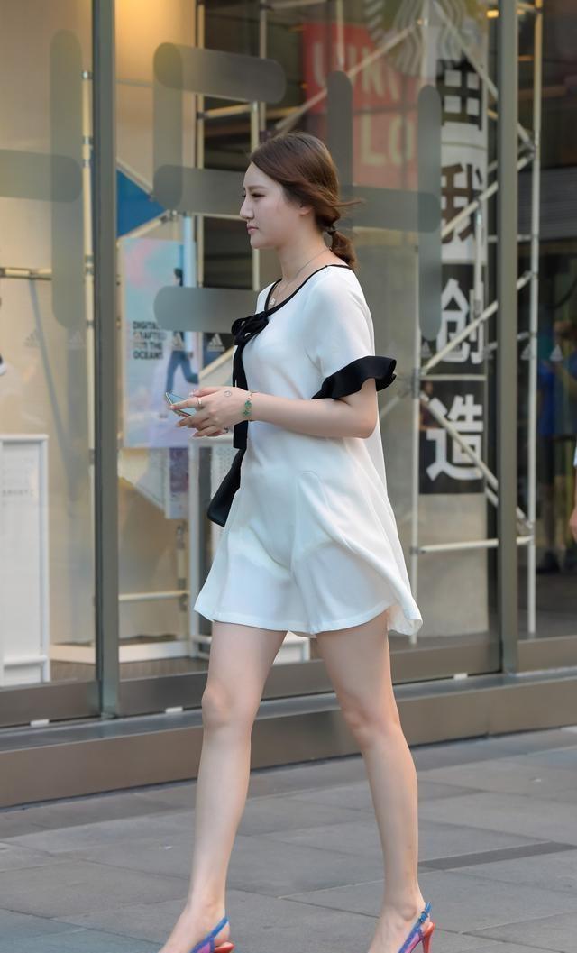 半身裙 独具个性的连衣裙装扮平添美丽气质,凸显修长美腿,舒适十足