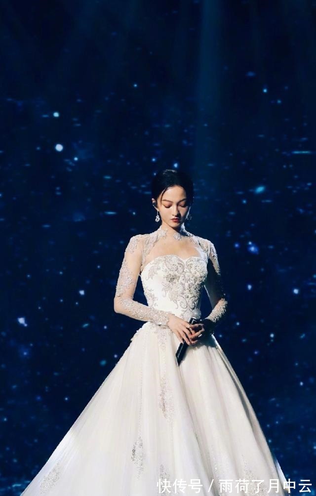 國慶晚會|張韶涵2021央視國慶晚會禮服