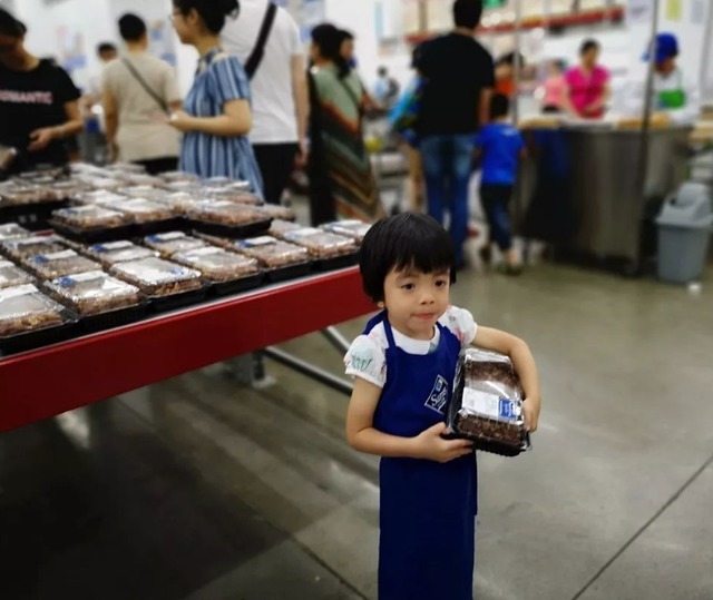 偷吃|5岁宝宝偷吃一颗车厘子,店员:90一斤赔钱,宝妈做法引路人赞同