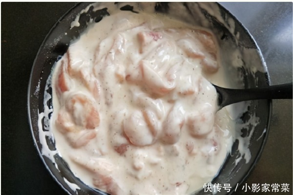  炸酥肉，怎么控制面粉的比例？炸出来的酥肉更好吃不回软