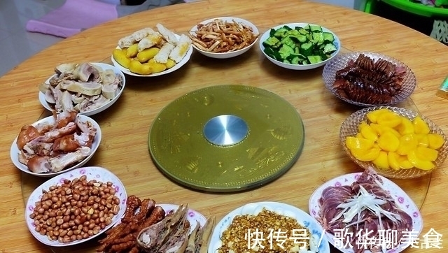 娘家|在娘家聚餐,弟媳妇做了一大桌子菜招待,样样都好吃,亲友全点赞