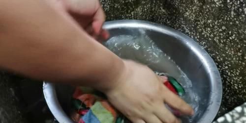 抹布|夏天厨房抹布不洗等于吃病菌，教你清洗小妙招，洗得干净又省劲