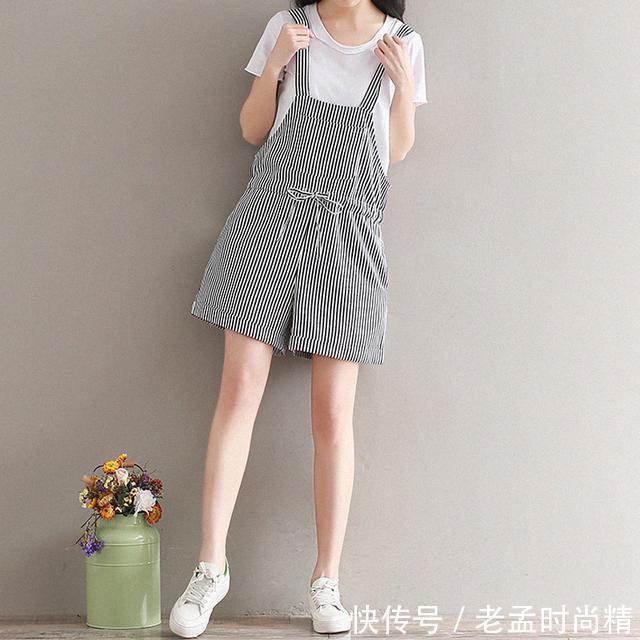 t恤 女人别总穿连衣裙,青春减龄的背带裤,让你换一种风格换一种心情